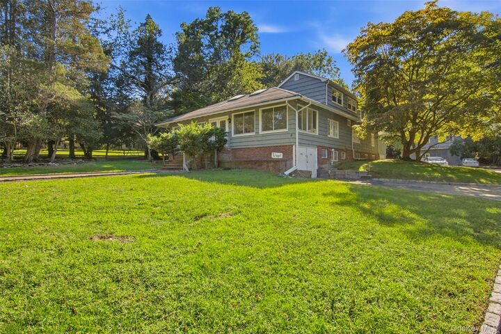 Property Photo:  6 Barnhart Place  NY 11786 