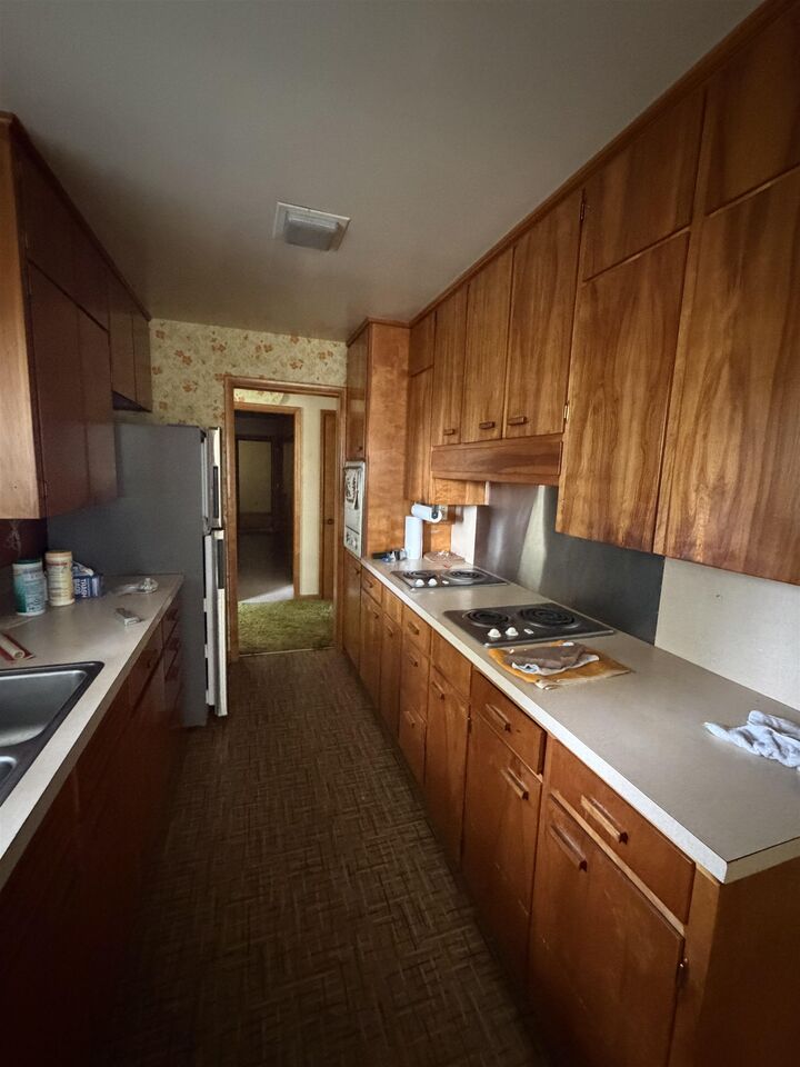 Property Photo: 215 S Jefferson Ave NE 69101