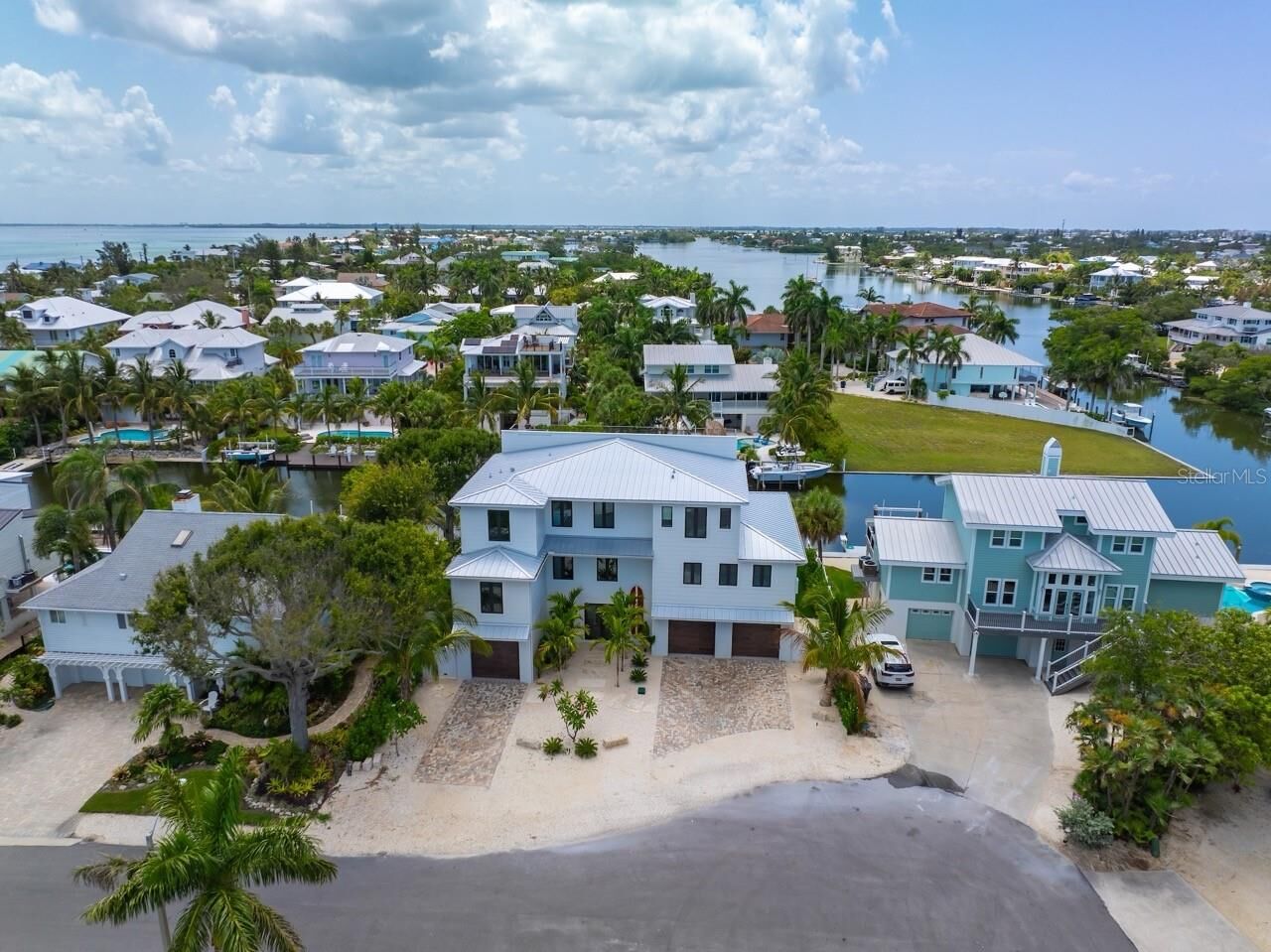 Property Photo:  515 Loquat Drive  FL 34216 