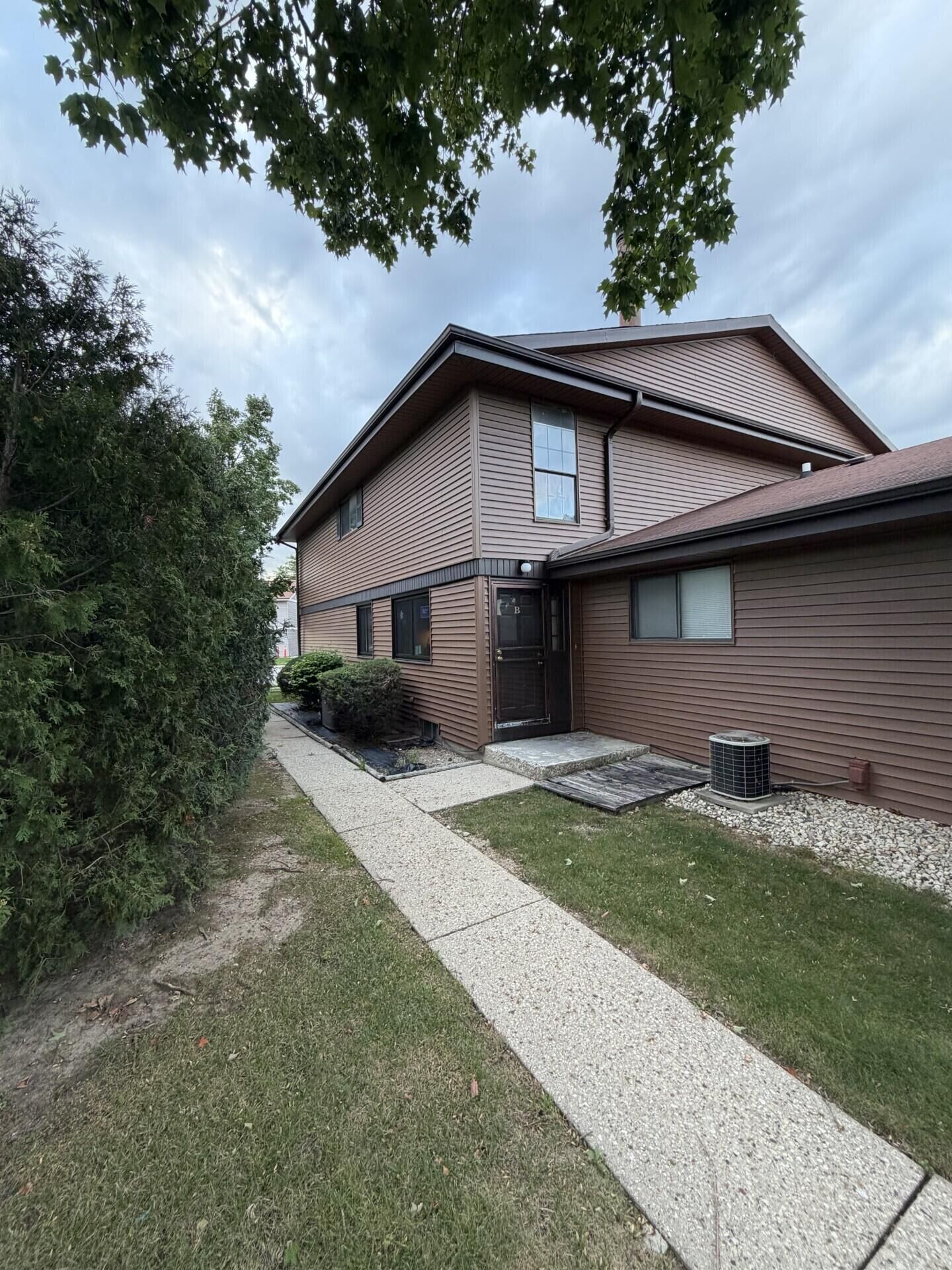 Property Photo: 6972 N Raintree Ct WI 53223