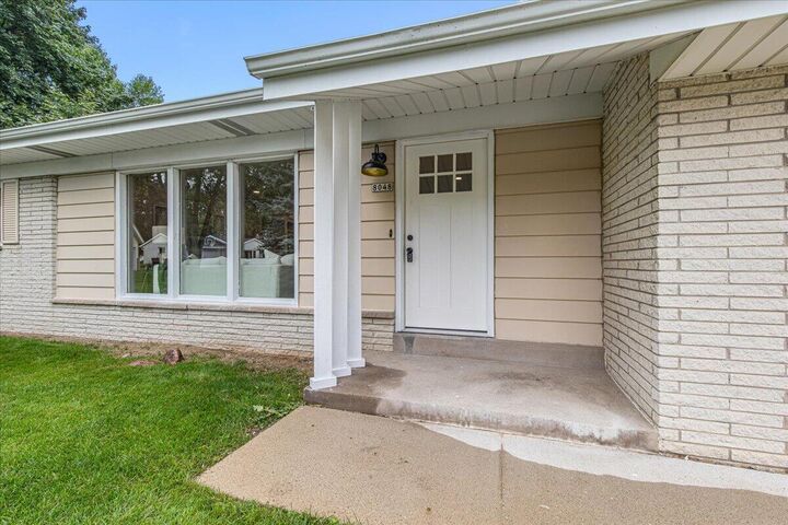 Property Photo: 8048 N Greenview Ct WI 53223