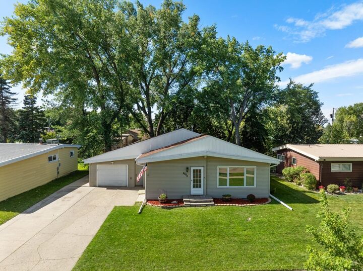 Property Photo:  2505 Skyline Dr NW  ND 58703 