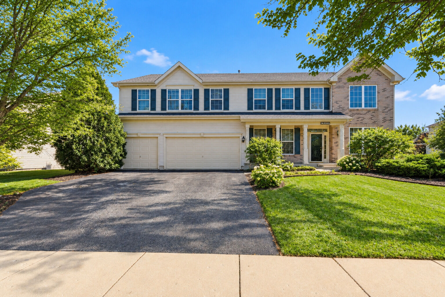 Property Photo: 829 Lindsey Lane IL 60440