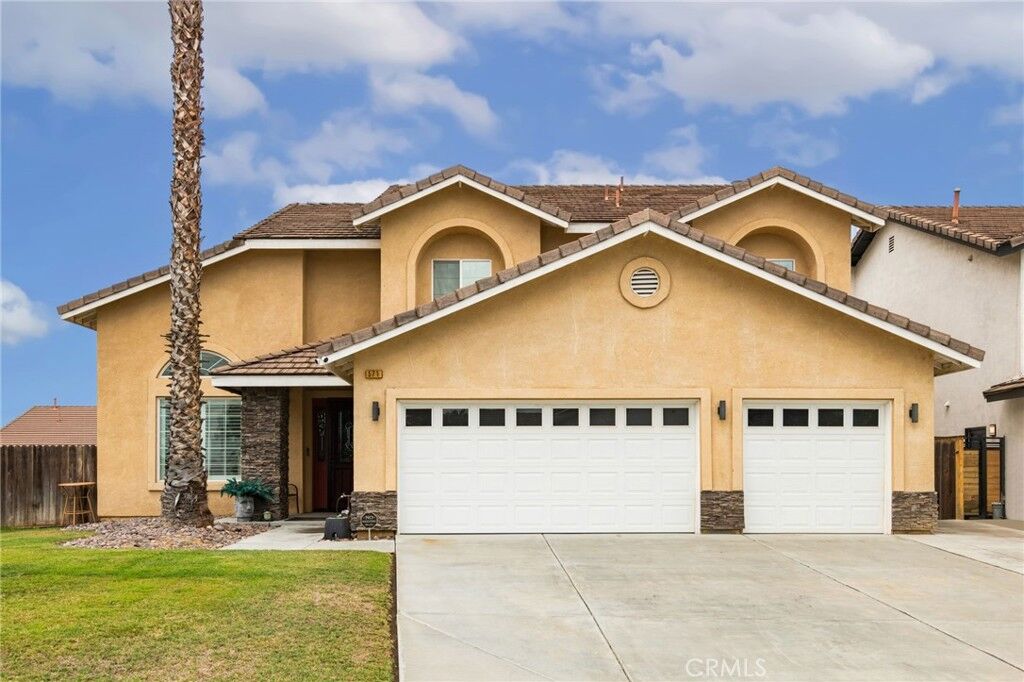 Property Photo:  571 Winners Circle  CA 92582 