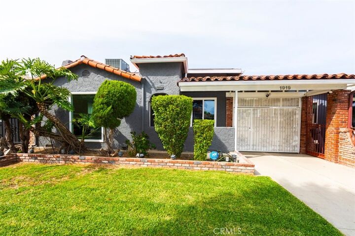 Property Photo: 1919 W 82nd CA 90047