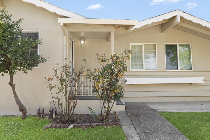 Property Photo:  2190 Meadowglen Avenue  CA 95832 