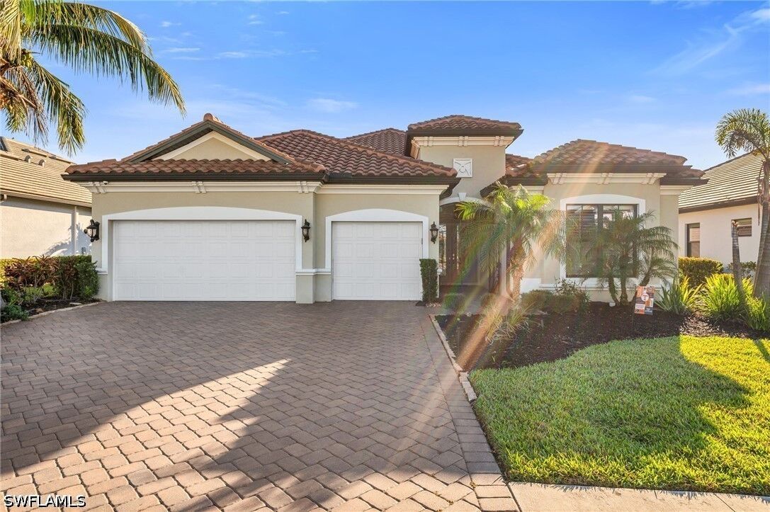 Property Photo: 2324 Grenadines Way FL 34120