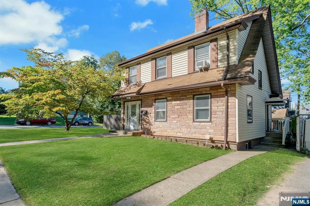 Property Photo:  62 Elliot Place  NJ 07018 