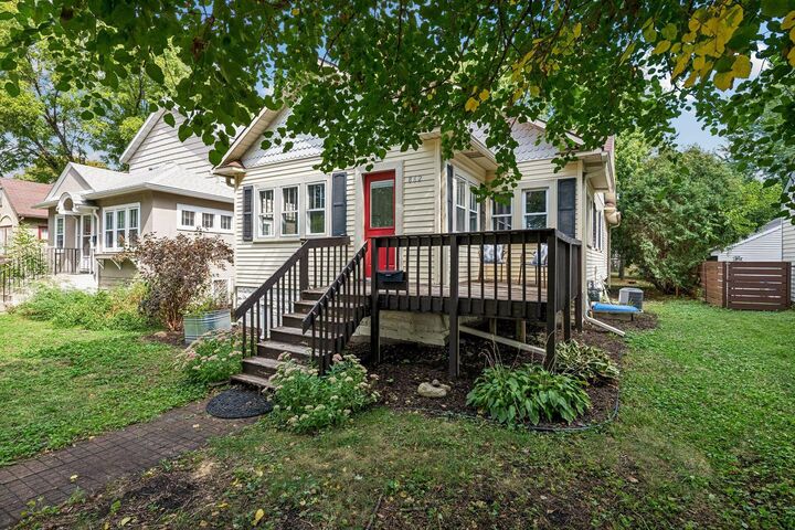 Property Photo: 862 21st Avenue SE MN 55414