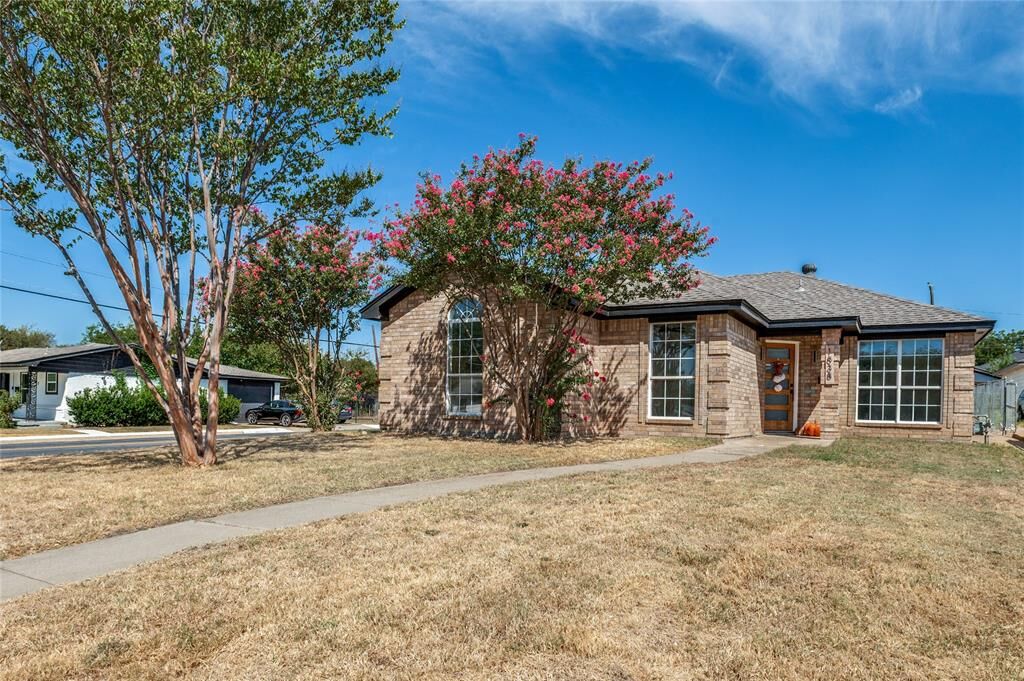 Property Photo:  1838 San Antonio Street  TX 75051 
