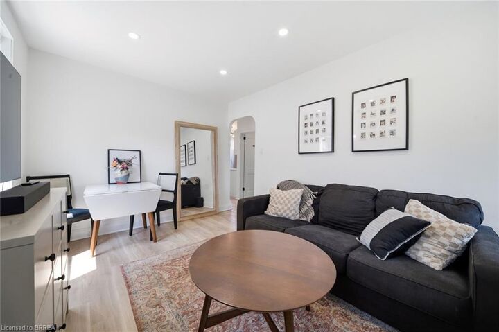 Property Photo:  8 Russell Street  ON N3R 1Y7 