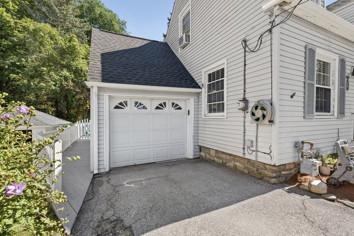 Property Photo:  8 Lyndale Rd  MA 01606 