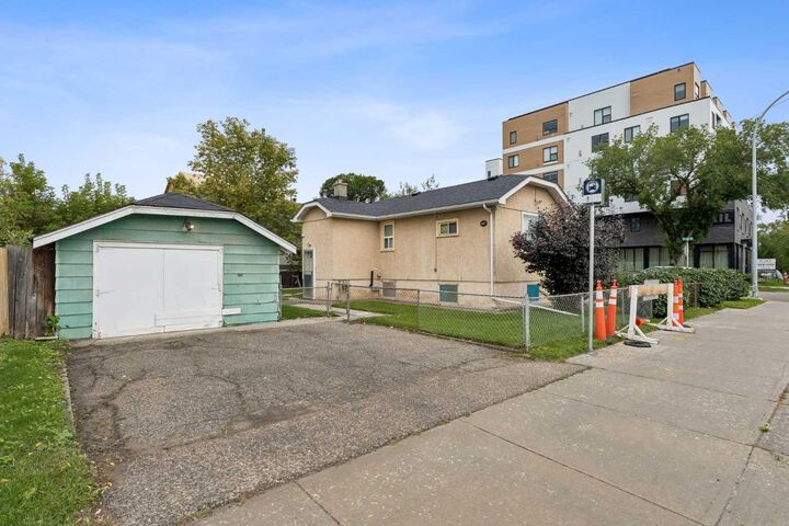 Property Photo: 263 19 Avenue NE AB T2E 1P2