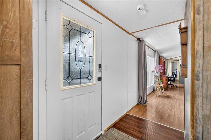 Property Photo:  729 Highfield Drive  AB T0M 0N0 