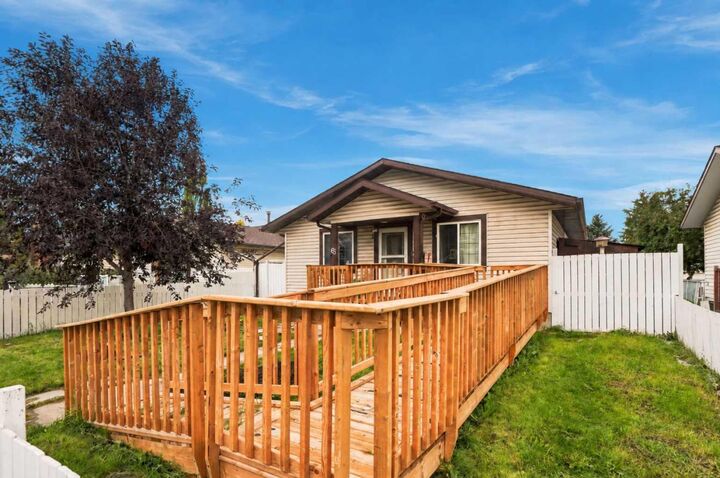 Property Photo:  63 Rundleson Way NE  AB T1Y 3H7 