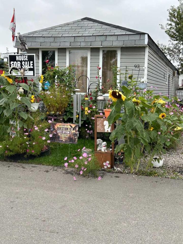Property Photo:  6220 17 Avenue SE 93  AB T2A 0W6 