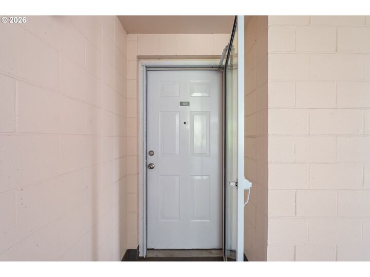Property Photo:  6605 W Burnside St 131  OR 97210 