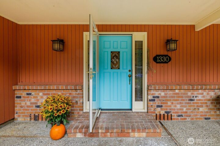 Property Photo:  1330  11th Court SW  WA 98502 
