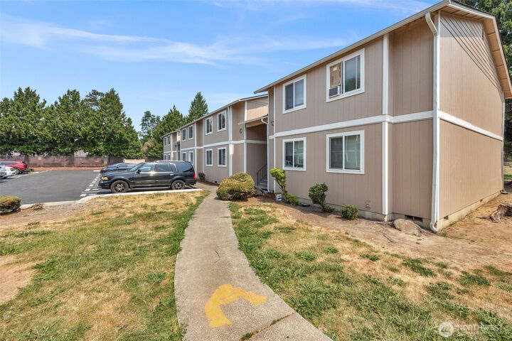 Property Photo: 1609 Maple Lane C5-C8 WA 98030