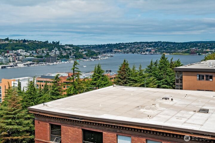 Property Photo:  530  Melrose Avenue E 605  WA 98102 