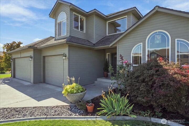 Property Photo: 2289 Fancher Heights Boulevard WA 98802
