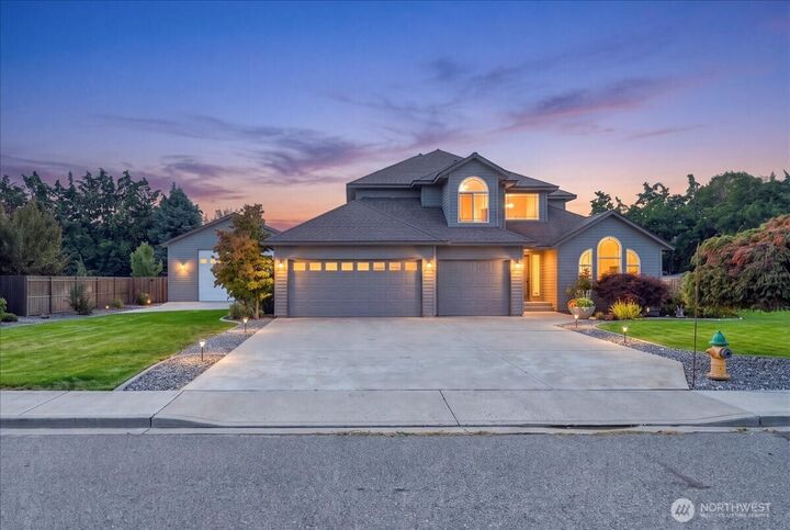 Property Photo:  2289  Fancher Heights Boulevard  WA 98802 