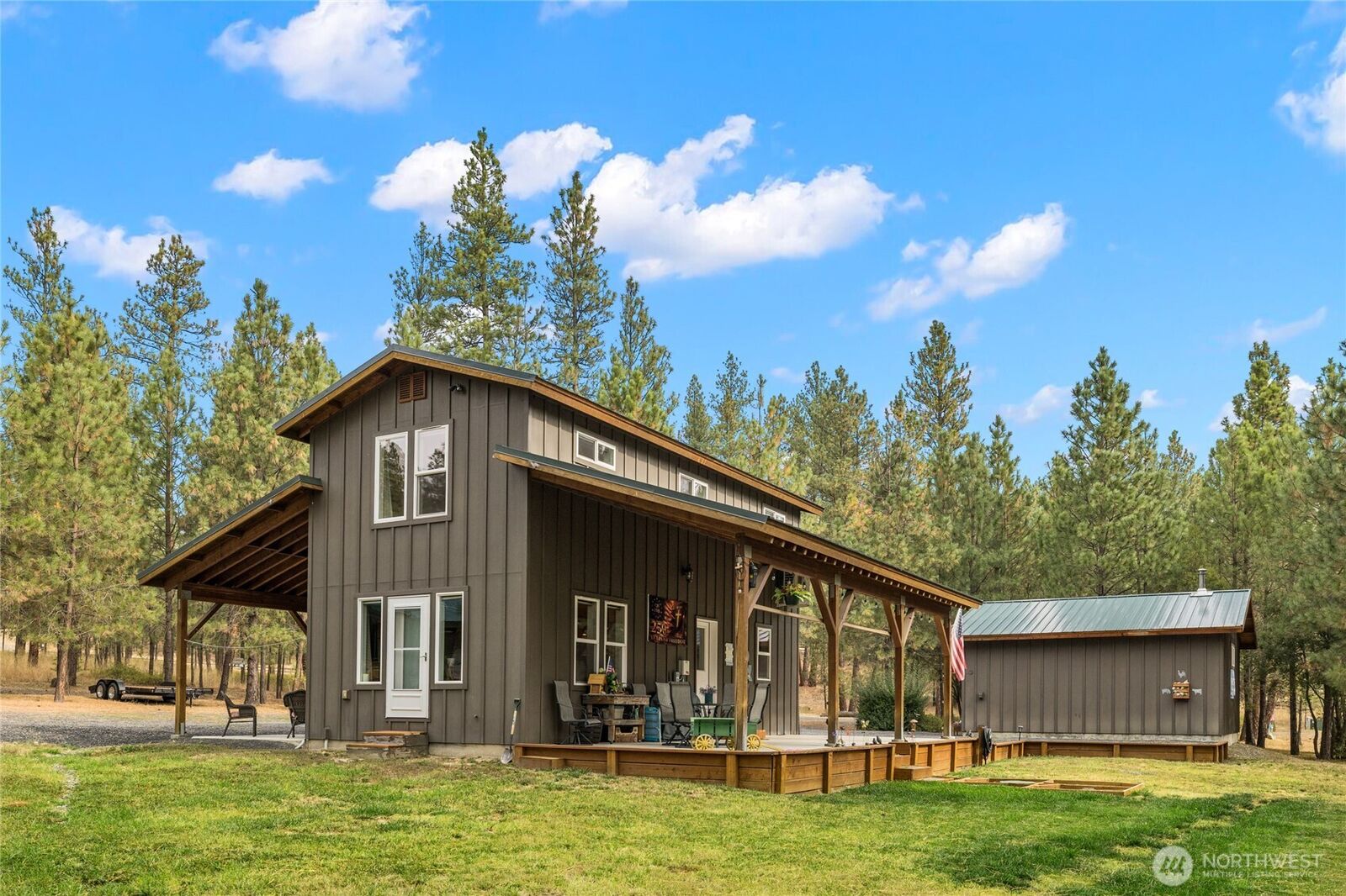Property Photo: 820 Loping Lane WA 98922
