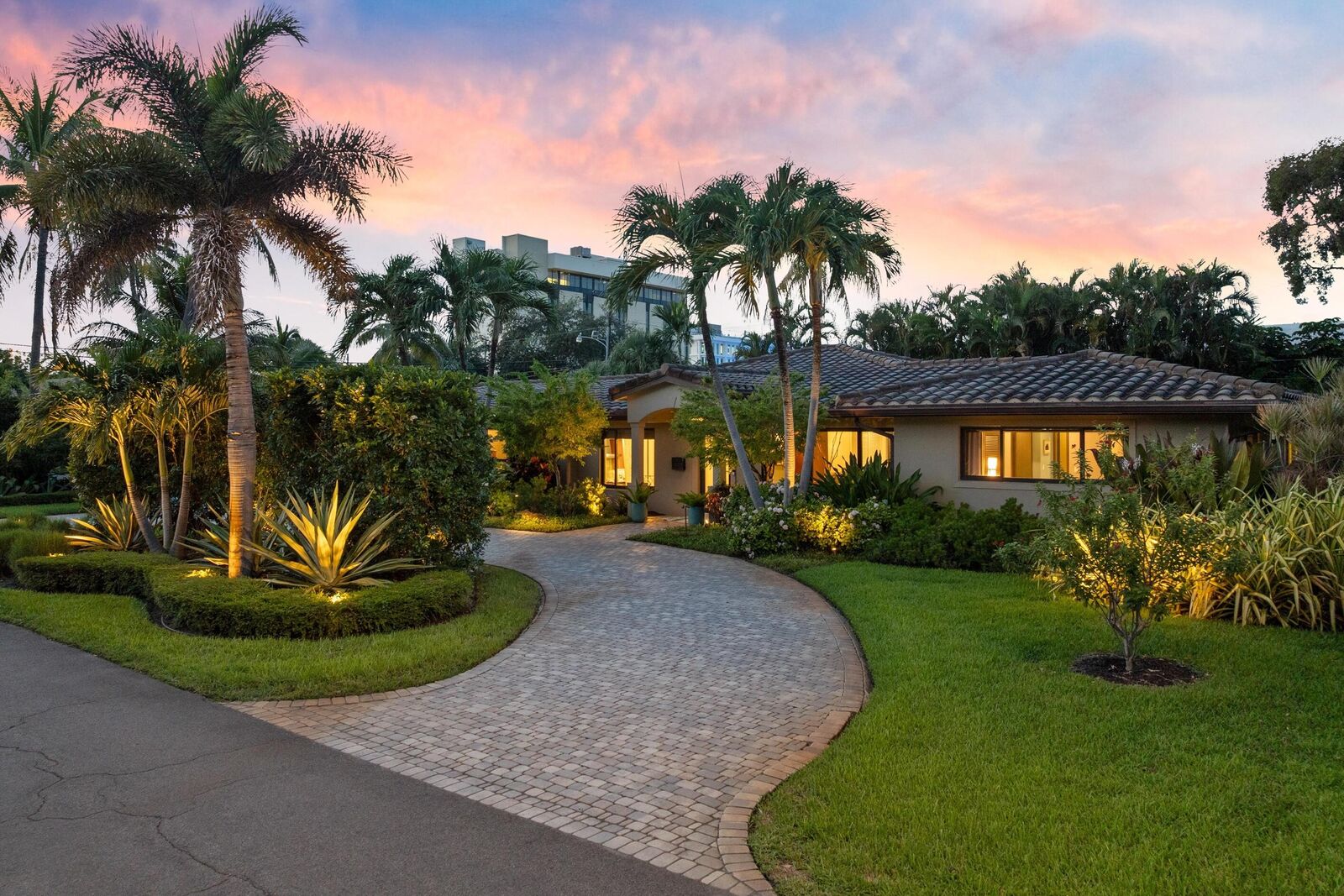 Property Photo:  2625 NE 30th Street  FL 33306 