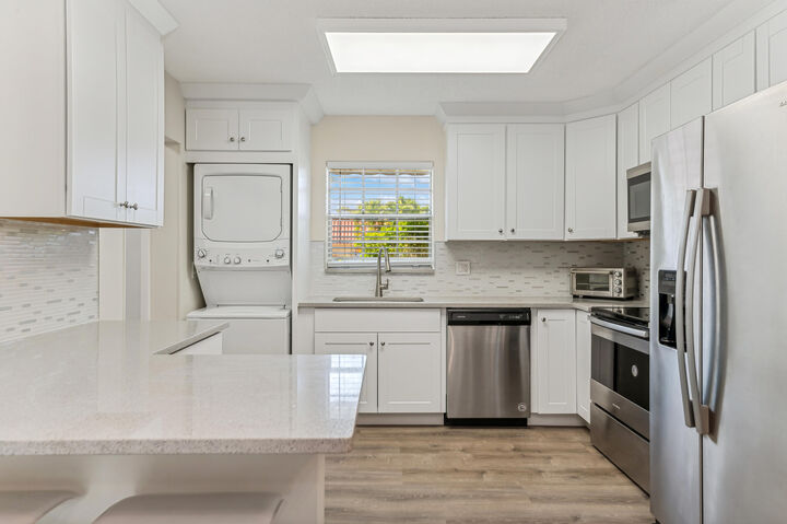 Property Photo: 118 Amherst Lane FL 33467