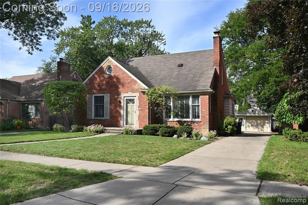 Property Photo: 2323 Elmhurst Avenue MI 48073