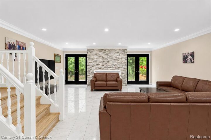 Property Photo:  13 Timberlane Court  MI 48126 