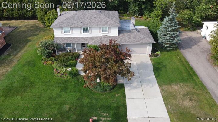 Property Photo:  31925 Olde Franklin Drive  MI 48334 
