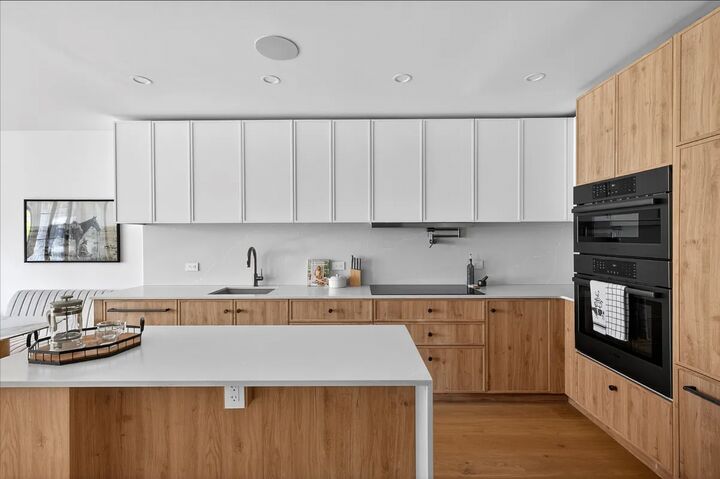 Property Photo:  1110 Manhattan Avenue Residence 6  NY 11222 