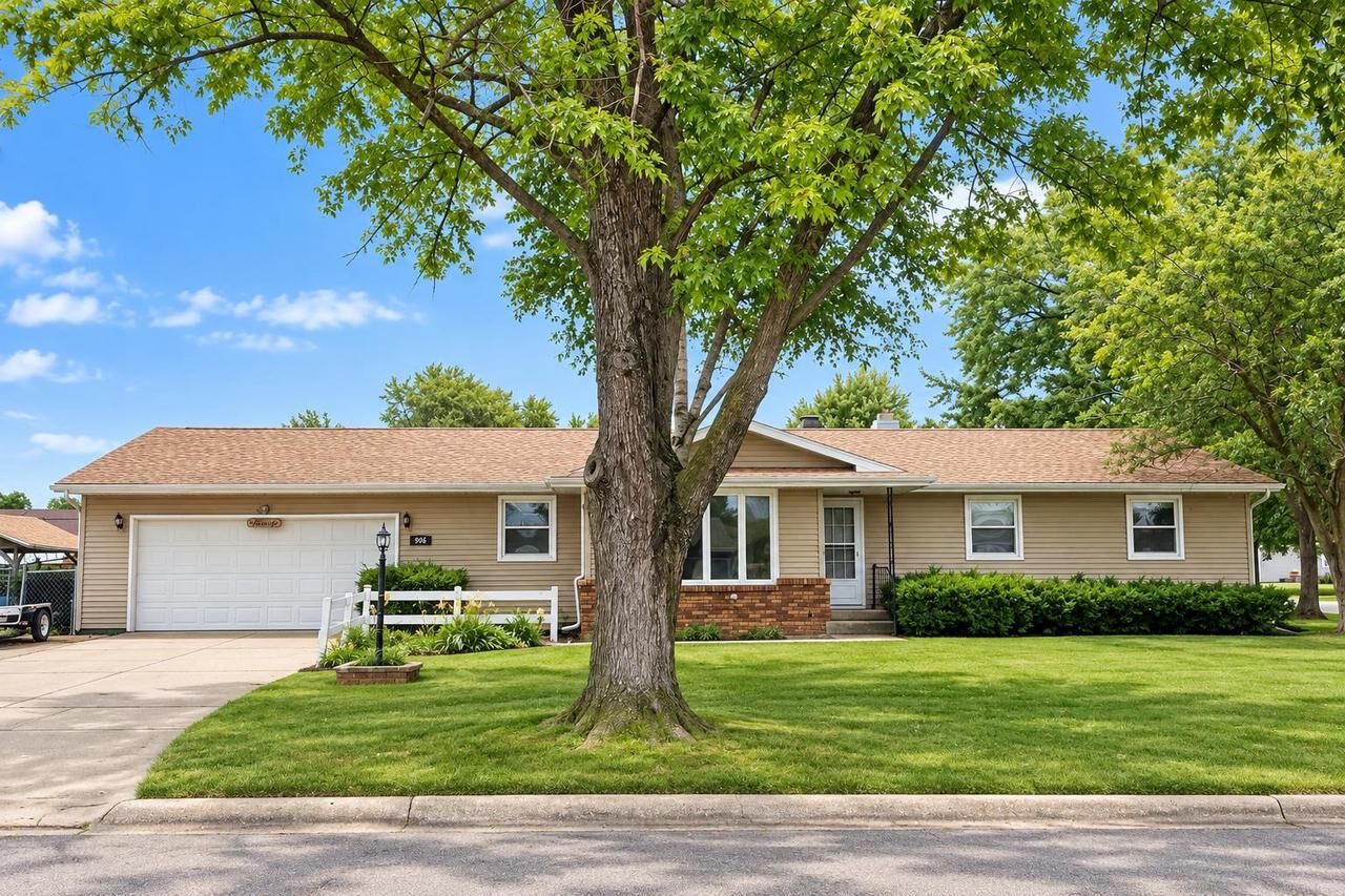 Property Photo: 906 Nicolet Street WI 53546