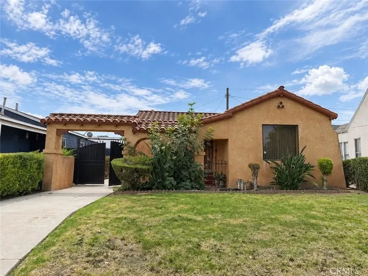 Property Photo:  1622 W 71st  CA 90047 