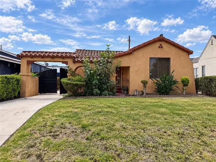 Property Photo: 1622 W 71st CA 90047