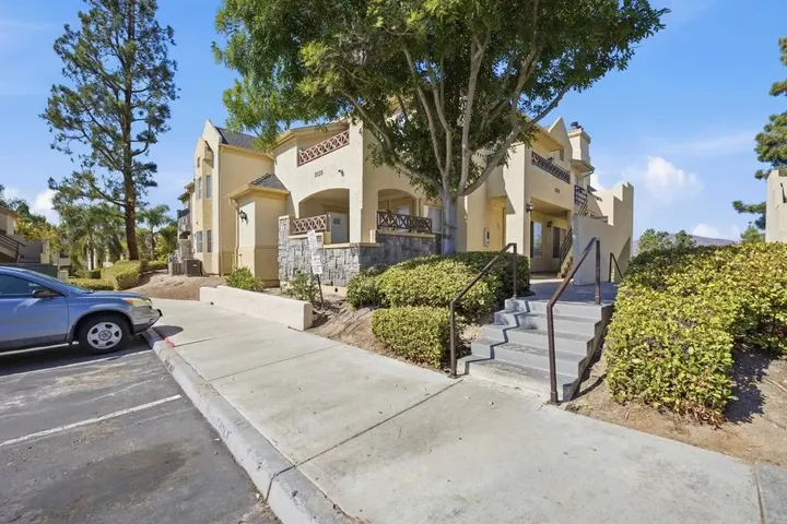 Property Photo:  2035 Lakeridge Circle 102  CA 91913 