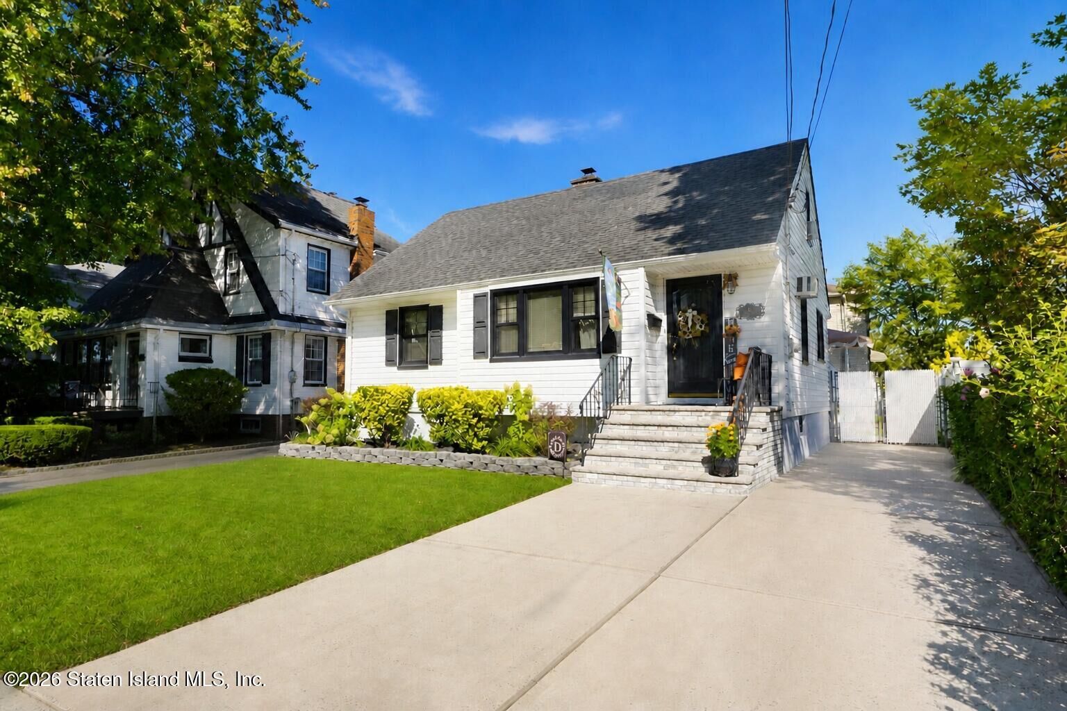Property Photo:  95 Howton Avenue  NY 10308 