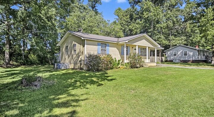 Property Photo:  125 Sycamore Ln  AL 35120 