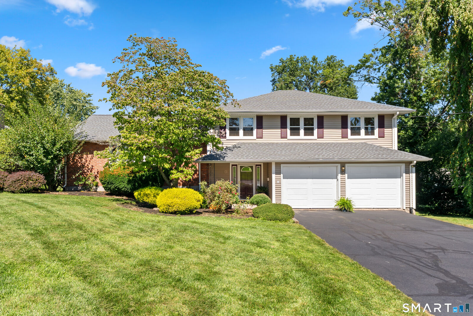 Property Photo: 10 Eastwood Road CT 06117