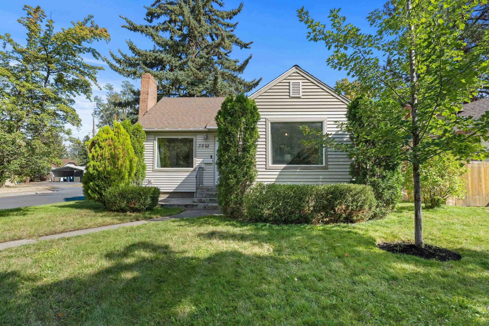 Property Photo: 3928 N Adams Rd WA 99205