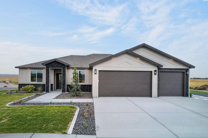 Property Photo: 5519 Redtail Dr WA 99301