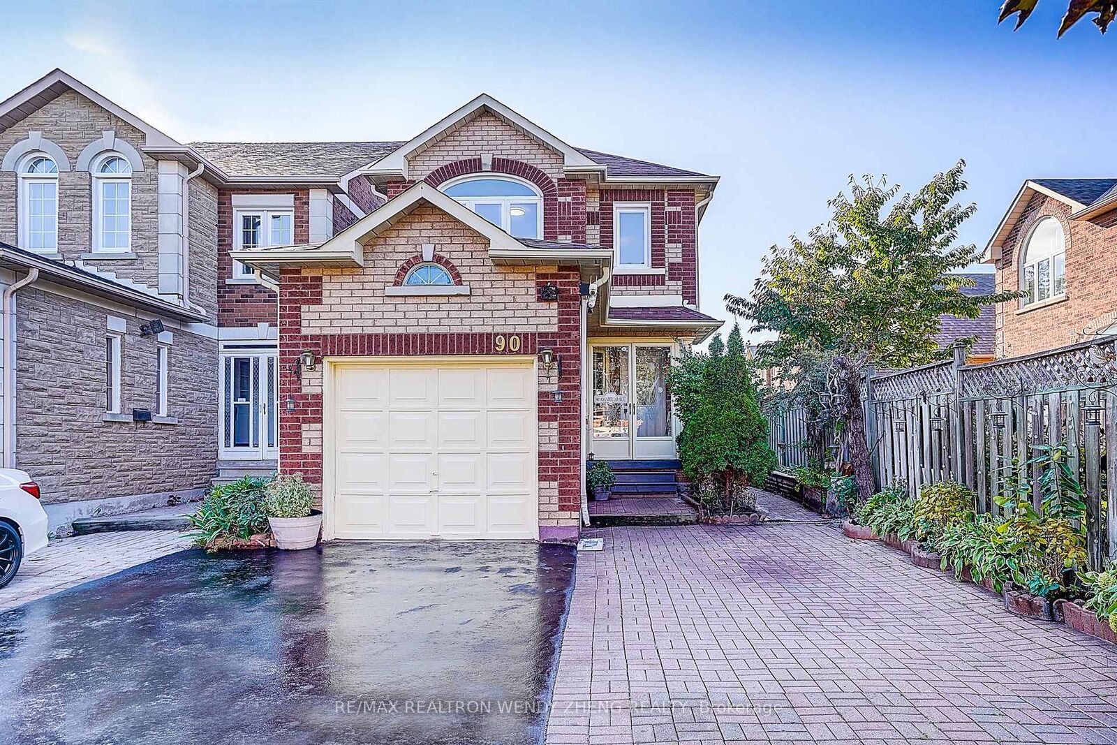 Property Photo:  90 Amarillo Avenue  ON L3R 0V3 