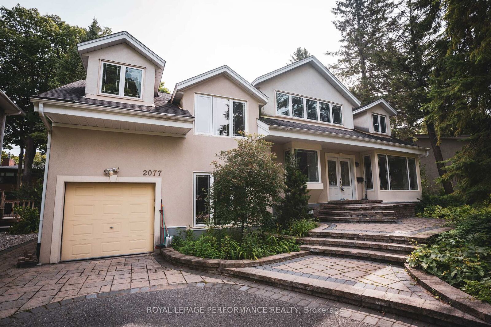 Property Photo:  2077 Palmer Avenue  ON K1H 5Z3 