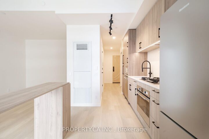 Property Photo:  109 Erskine Avenue 1908  ON M4P 0G8 
