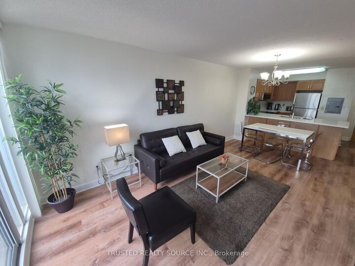 Property Photo:  43 Eglinton Avenue E 1808  ON M4P 1A2 