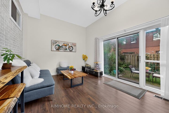 Property Photo:  85 Song Meadoway N/A  ON M2H 2T9 