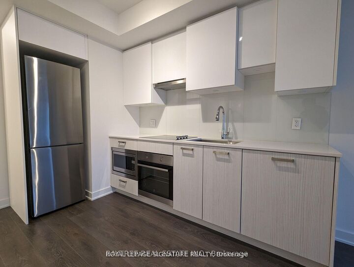 Property Photo:  195 Redpath Avenue 3011  ON M4P 0E4 
