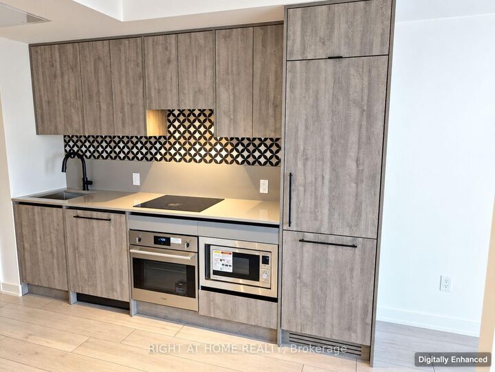 Property Photo:  5 Lakeview Avenue 316  ON M6J 0H3 