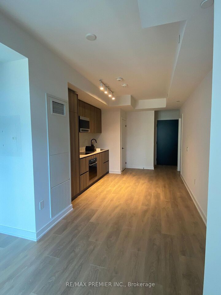 Property Photo:  127 Broadway Avenue 2103  ON M4P 1V4 